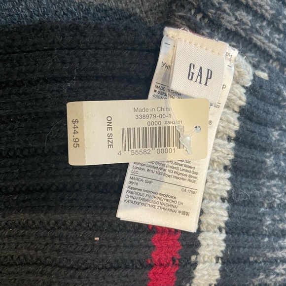 GAP Brand New Gray and Red Scarf - Picture 2 of 6